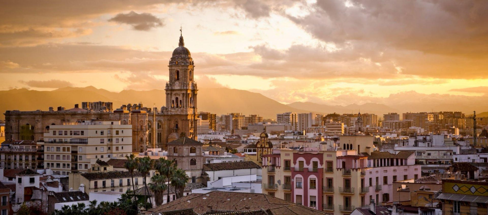 Panoramic photo of the city of Malaga that you can take during our visit from the unbeatable position of Gibralfaro Castle.