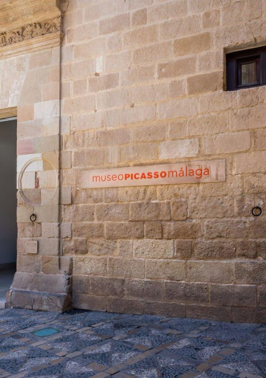 Facade of the Picasso Museum of Malaga and that we will know to complete the experience of the city.