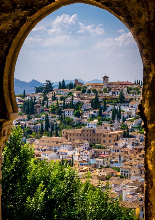 Arabic arch that allows you to enjoy the views of the city of Granada at your feet.